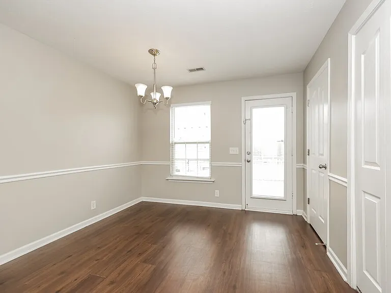 1017 Cheryl Ln — Photo 4