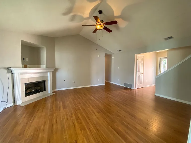 749 Lakemont Dr — Photo 4