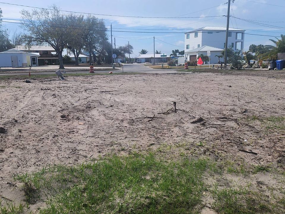 2nd image of 3203 W Shell Point Rd