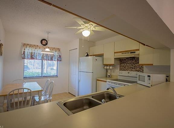 4th image of 5716 Deauville Cir APT I105
