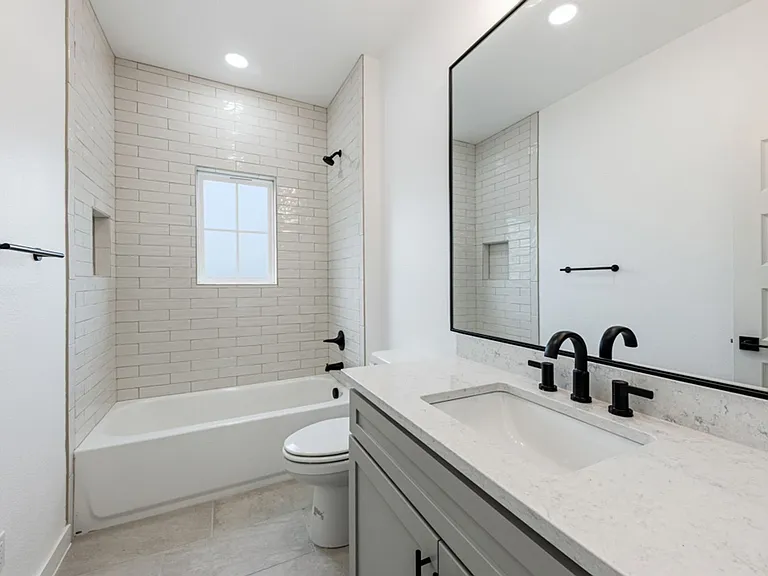 158 S Academy Ave — Photo 26