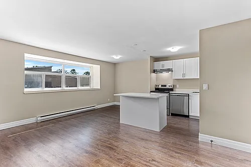 77 Manitou Cres W Photo 1