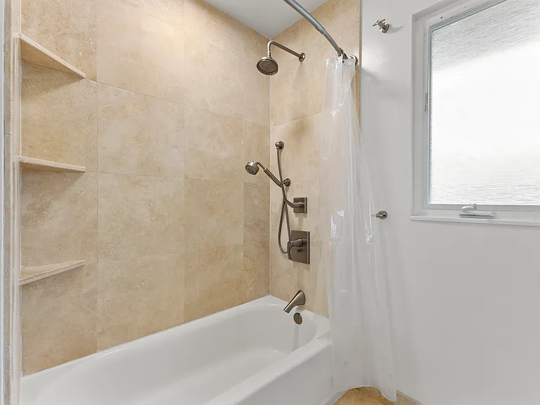 7247 Alakoko St — Photo 14