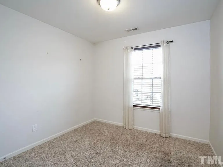 407 Stone Flower Ln — Photo 4