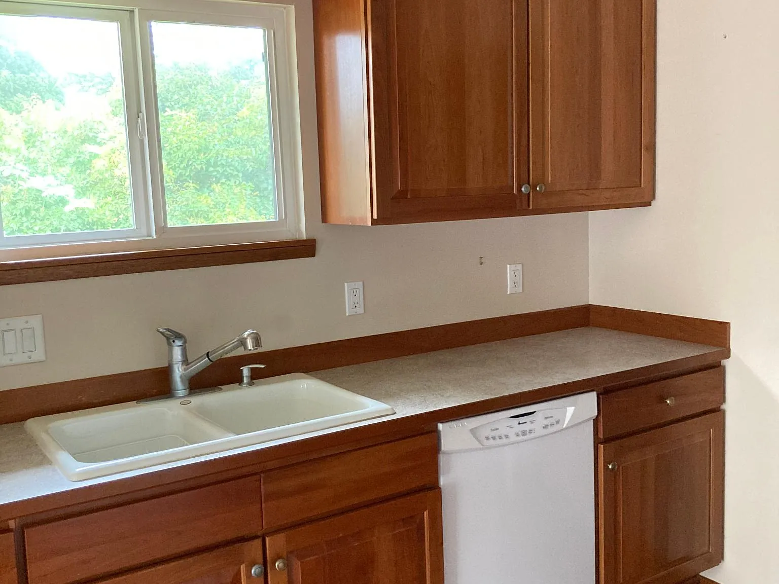3 bed, 3300 sqft, $3,550 — Photo 4