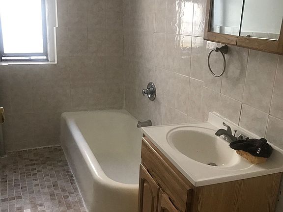 2nd image of 165 Sherman Ave APT 4N