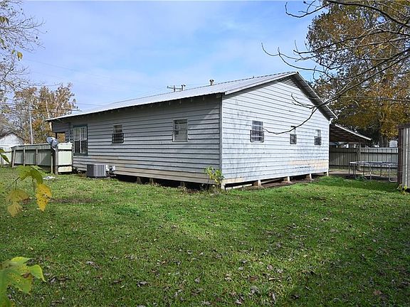 3rd image of 109 E Magnolia St