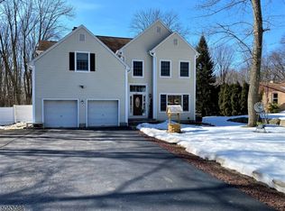 47 Weldon Rd, Lake Hopatcong, NJ 07849