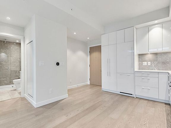 4th image of 5608 Berton Ave #607