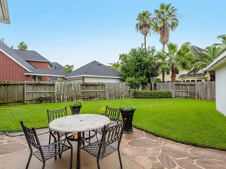 2422 Lansing Cir — Photo 30