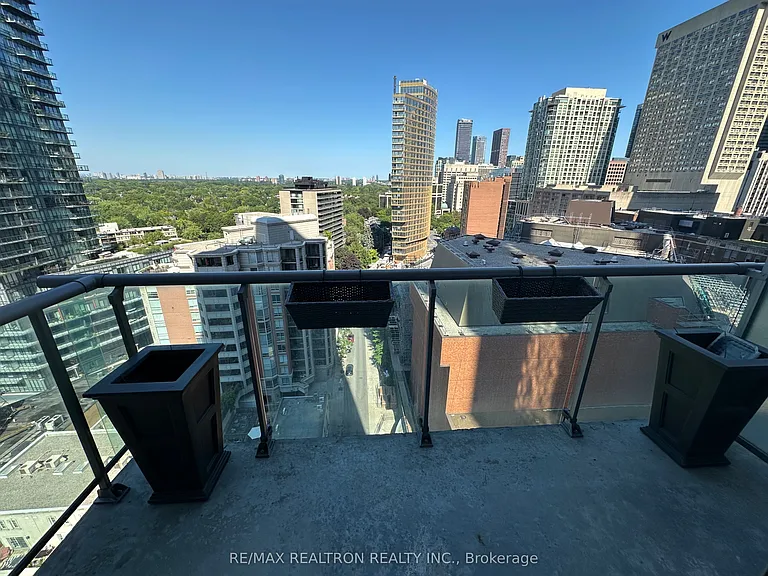 18 Yorkville Ave #1601 — Photo 18