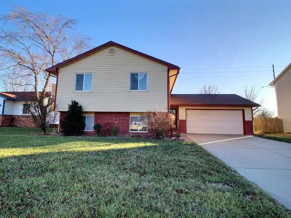 10901 W Blake Cir, Wichita, KS 67209