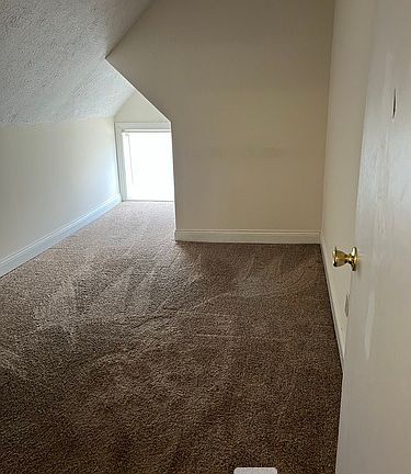 5th image of 438 Woodland Ave APT 2