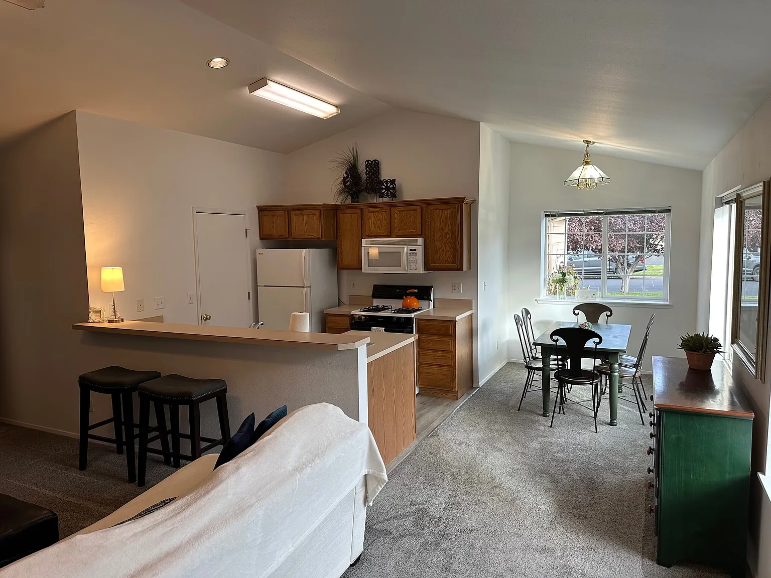 751 NE Savannah Dr — Photo 3