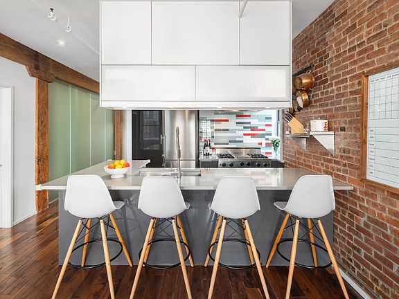 5th image of 474 Greenwich St