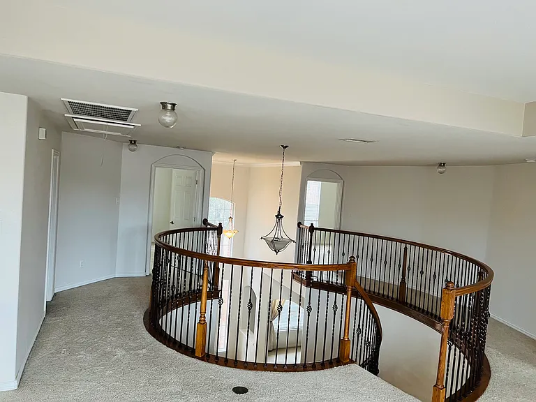 221 Westminister Ave — Photo 5