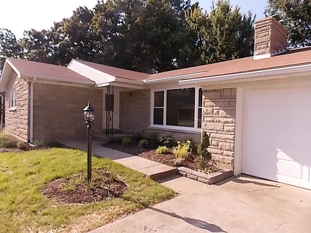 2015 Garrs Ln photo 1