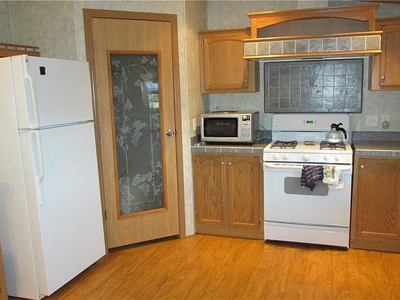 5th image of 3965 North Ave