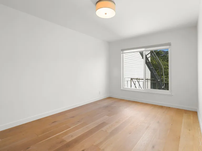 1541 Filbert St #3 — Photo 15