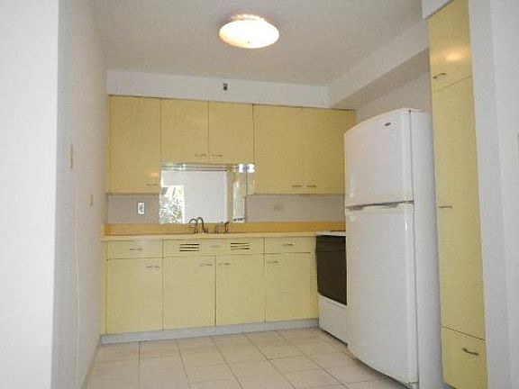 3rd image of 210 N Kenilworth Ave APT 6