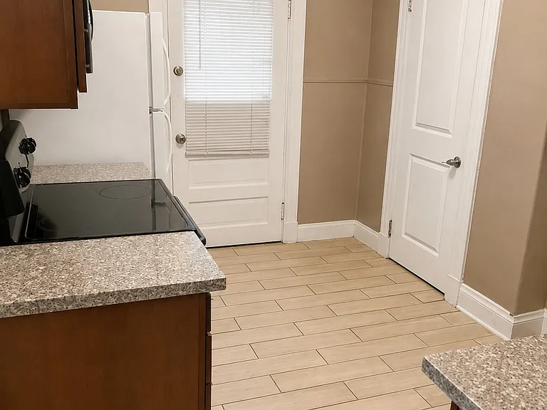 206 Oak St #1A — Photo 3