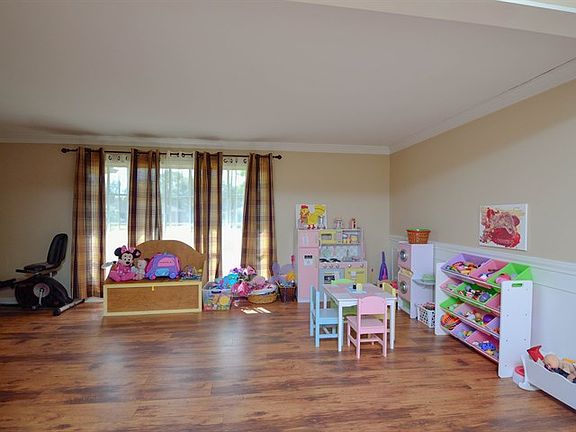 2nd image of 904 Jefferson Ave
