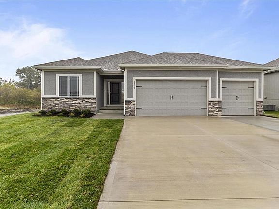 2nd image of 2303 NW Lindenwood Dr