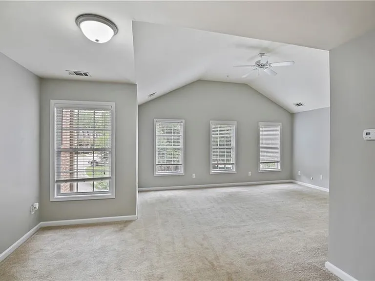 720 Surrey Park Pl SE — Photo 13