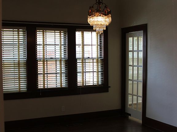 Diningroom with original light fixture