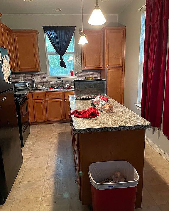 1st image of 1570 Chamberlin Dr