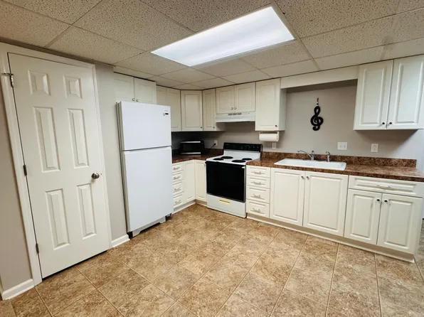 3009 9th Street Ln NE, Hickory, NC 28601