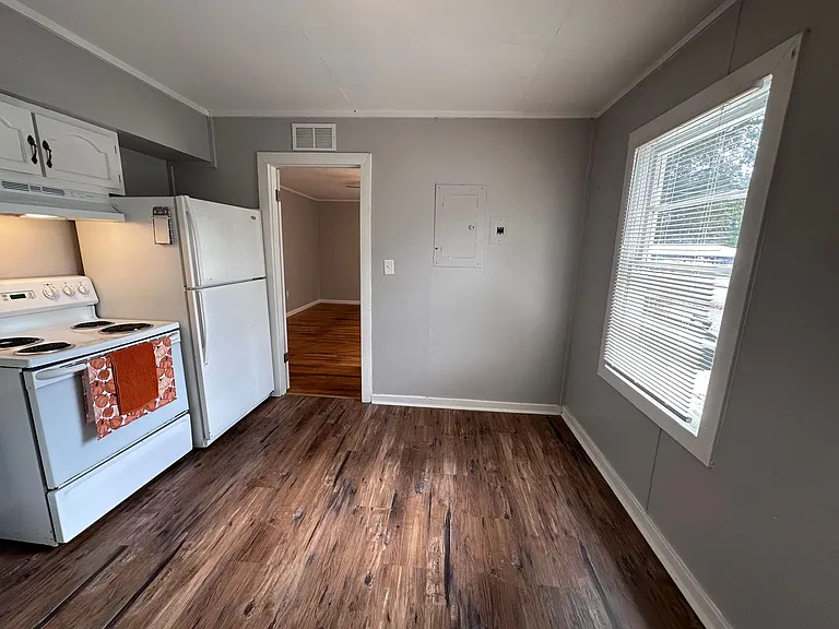 901 N Franklin St — Photo 6