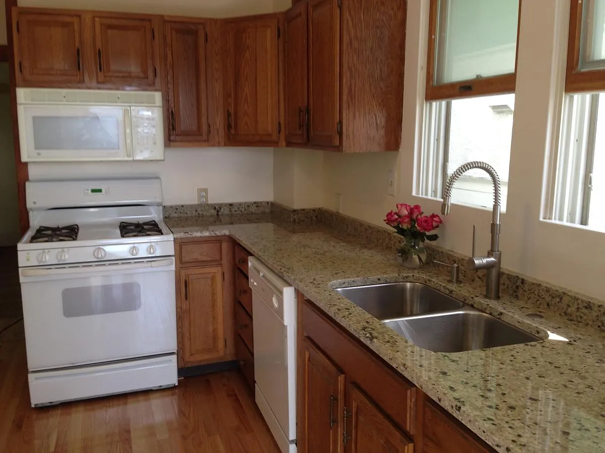 202 Delaware Ave — Photo 2