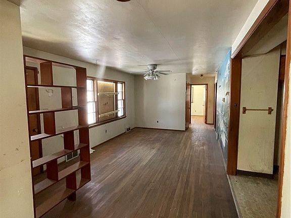 5th image of 307 McClelland Rd N