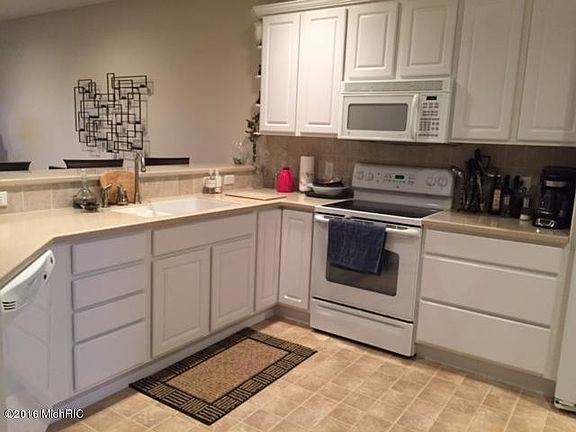5th image of 232 Lakeside Dr #18