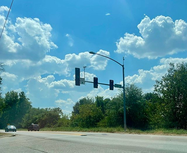 2nd image of 1017 N Maestri Rd