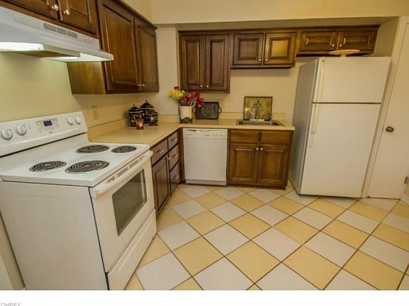5th image of 32539 Jefferson Dr #20