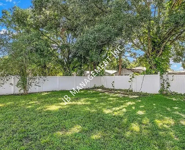 215 Washington Ave — Photo 6