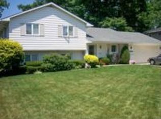 5363 Bluebell Dr, Lyndhurst, OH 44124