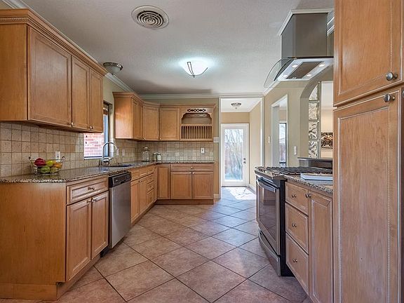 4th image of 9923 Losa Dr