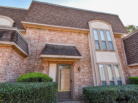 2nd image of 2924 Camelot Ln