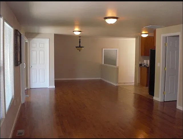 4 bed, 2650 sqft, $4,100 — Photo 3