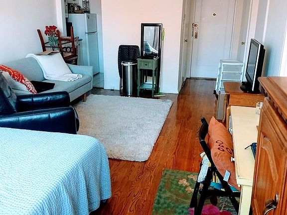 5th image of 86 W 12th St APT 6D