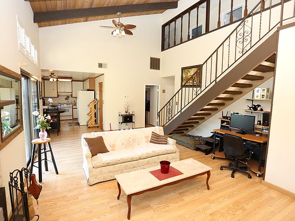 4th image of 1020 Dartmoor Cir