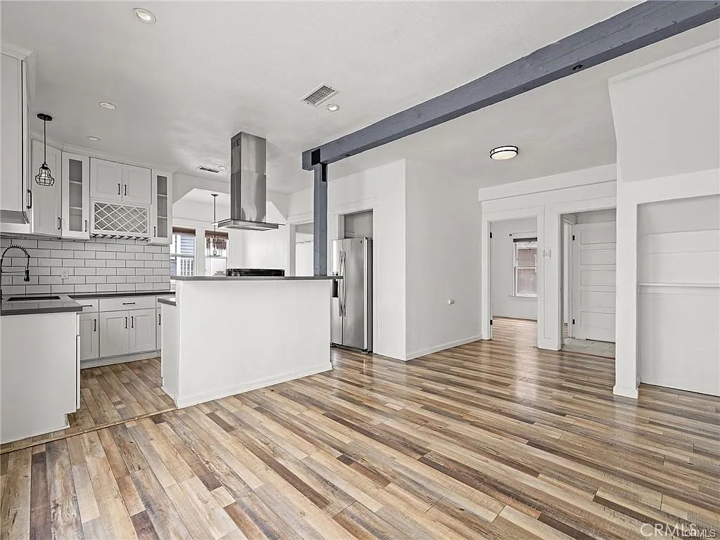 3 bed, 2353 sqft, $3,750 — Photo 4