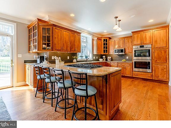 4th image of 44 Delaney Dr