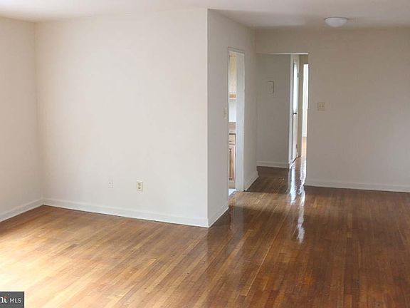 3rd image of 2008 N Daniel St #101