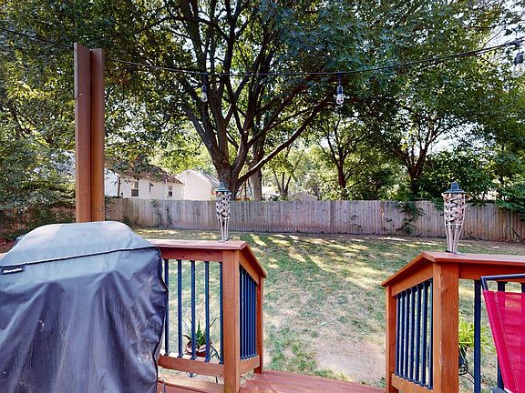 3rd image of 6607 W 83rd St