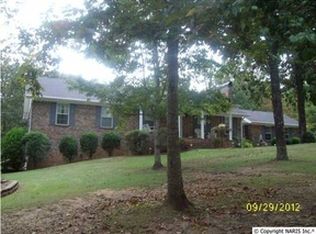 1406 Walker Dr, Glencoe, AL 35905