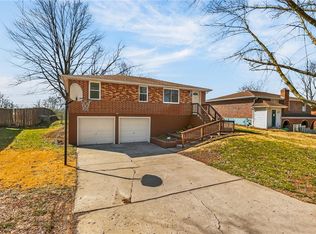 5909 NE 45th Ter, Kansas City, MO 64117